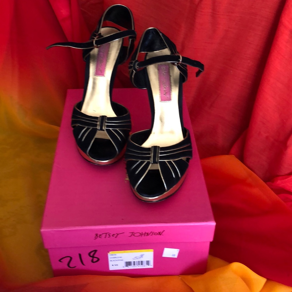 Betsy Johnson Charlene Black/Gold peep toe suedes leather/gold trim size 6 1/2